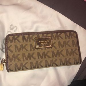 Micheal Kors wallet